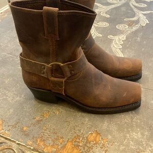 New Frye Harness boots- size 9